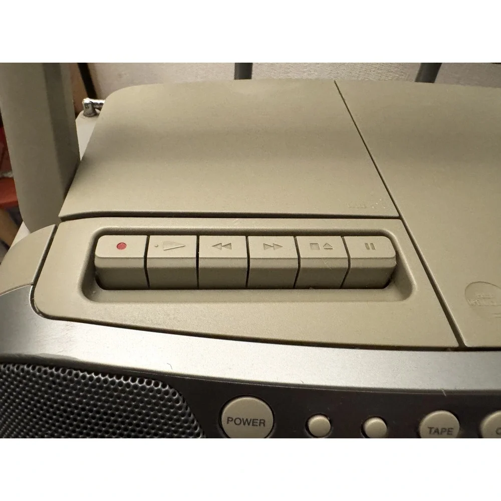 SONY (CFD-S05 )AM/FM Radio Boombox CD Cassette Tape Player Megabass Stereo